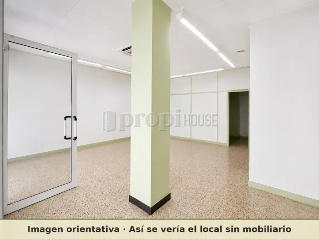 Imagen orientativa: el paso entre la sala y la zona posterior, sin mobiliario