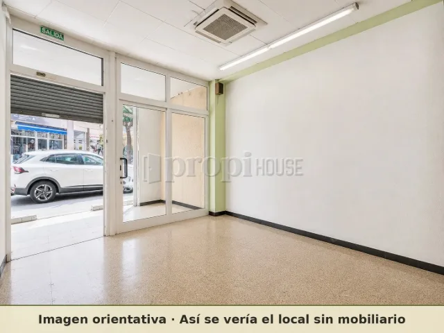 Imagen orientativa: el escaparate visto desde dentro, sin mobiliario