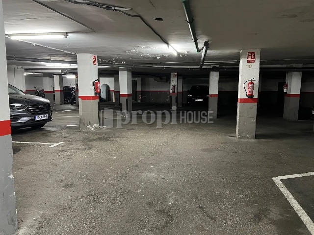 Plazas de coche del mismo garaje comunitario