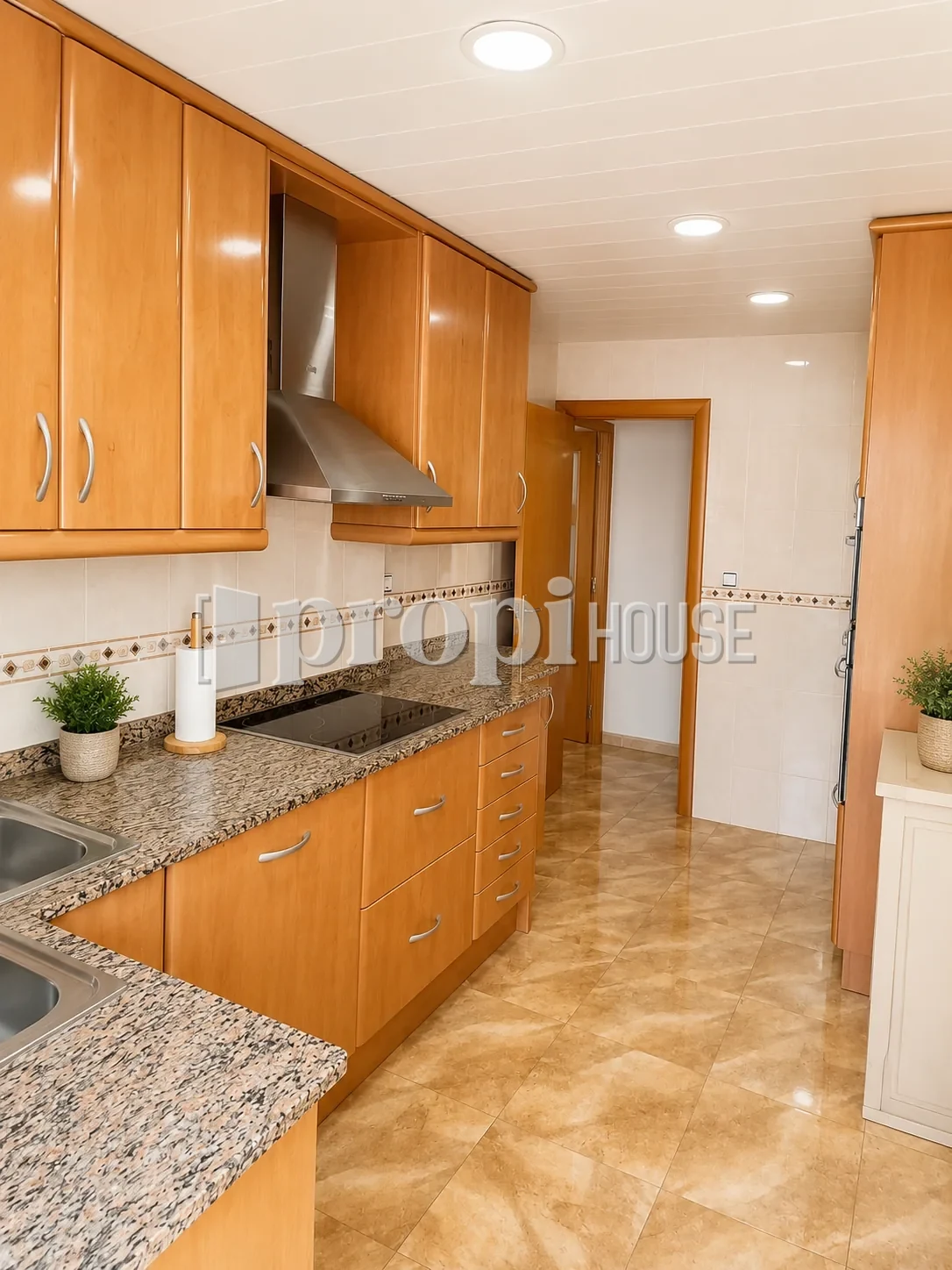 Cocina independiente con horno y microondas integrados