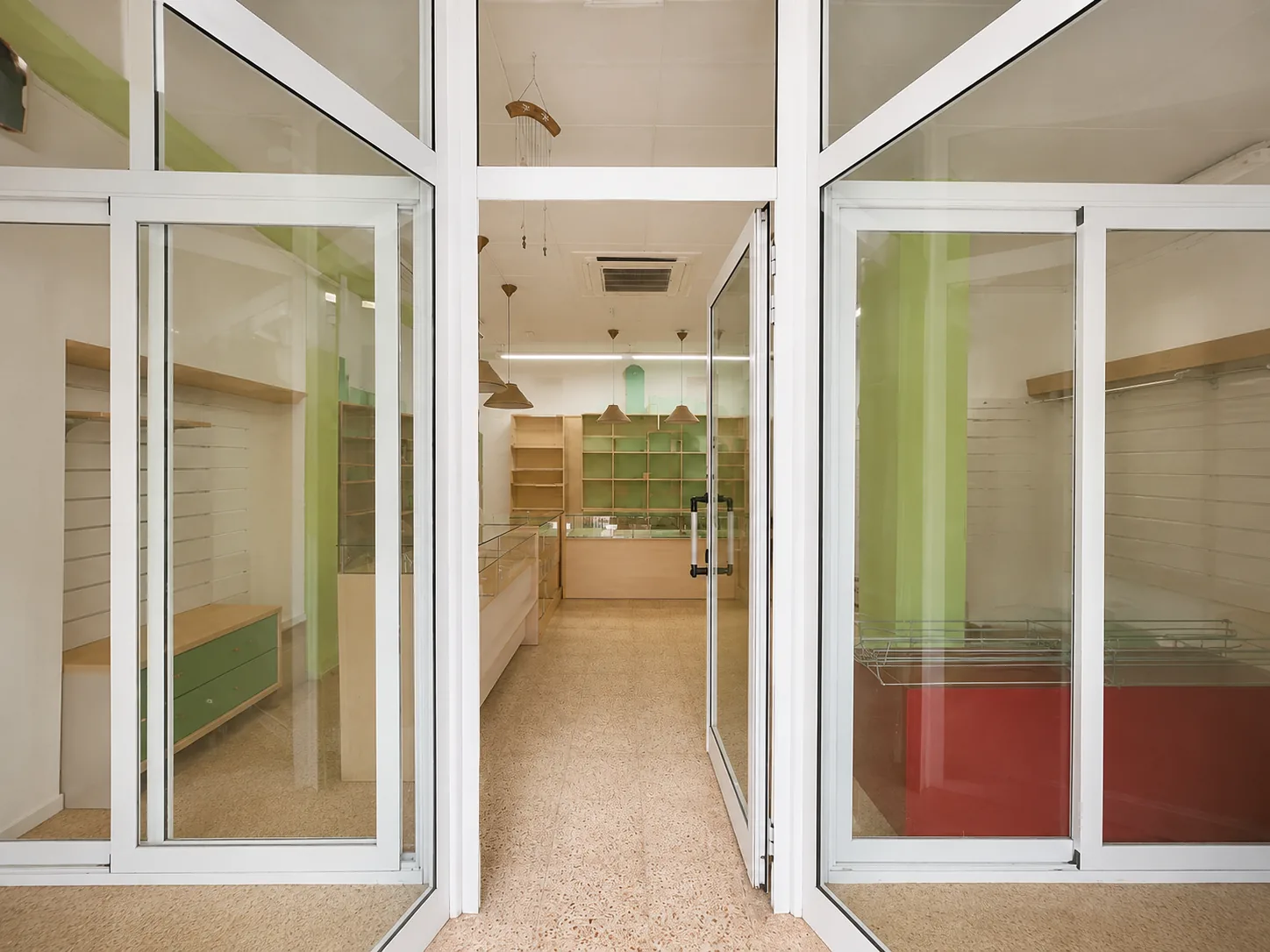Puertas de cristal de la entrada principal