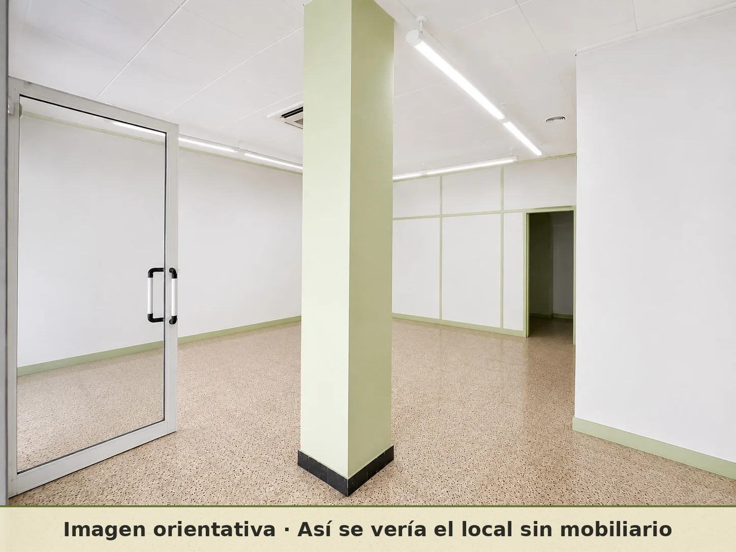 Imagen orientativa: el paso entre la sala y la zona posterior, sin mobiliario