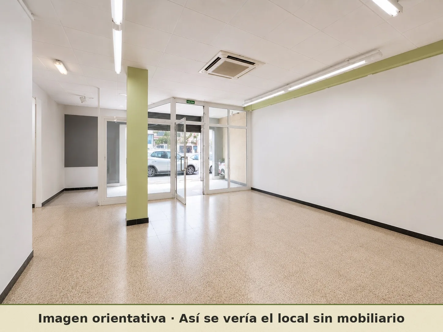 Imagen orientativa: la sala principal despejada hacia el escaparate