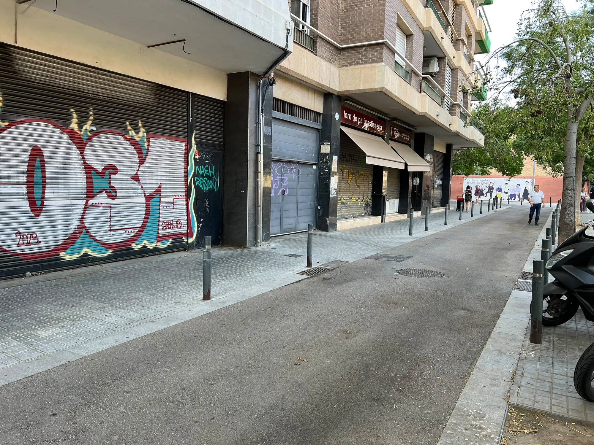 La salida peatonal del garaje, directa a la calle