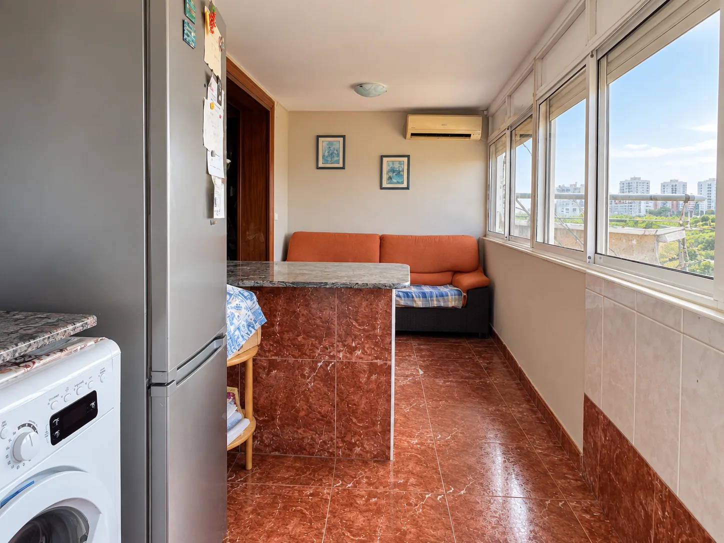La cocina abierta hacia la zona de estar